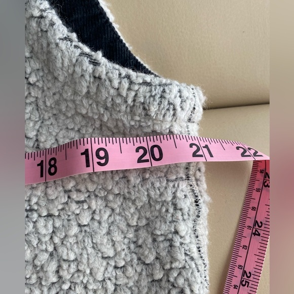 Toad&Co fuzzy Sherpa vest - Picture 7 of 10